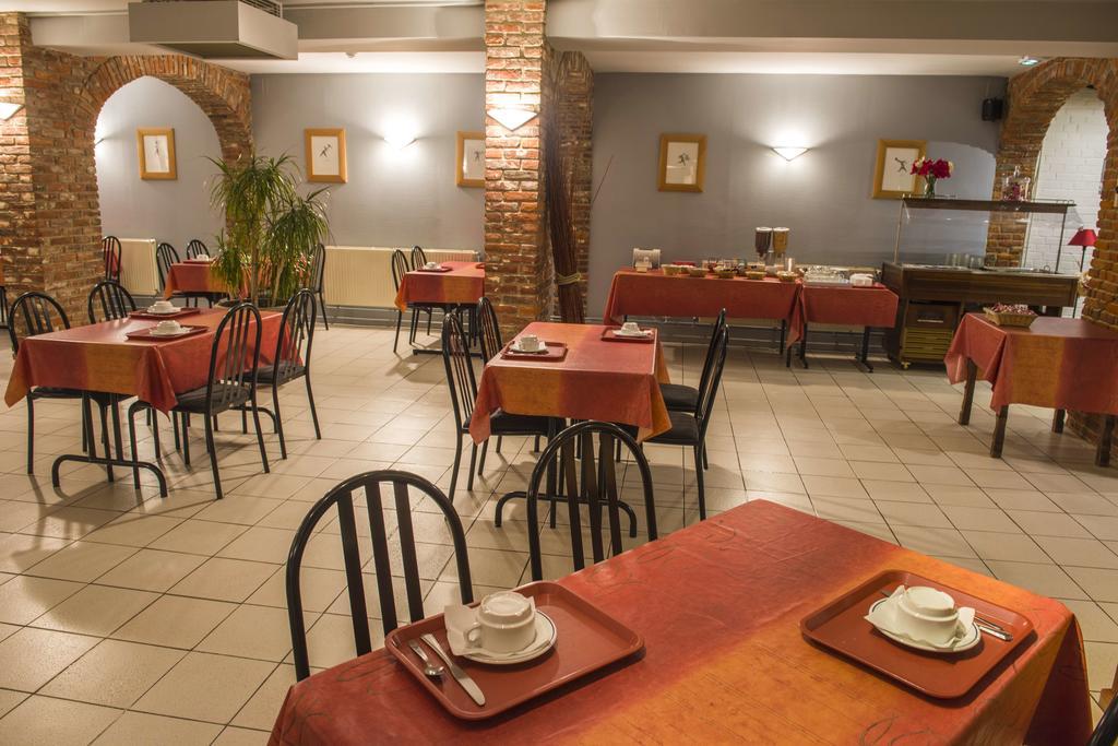 Logis Hotel - Les Paturelles Avesnelles Экстерьер фото