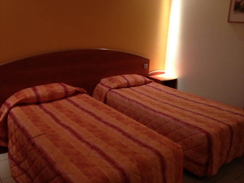 Logis Hotel - Les Paturelles Avesnelles Экстерьер фото