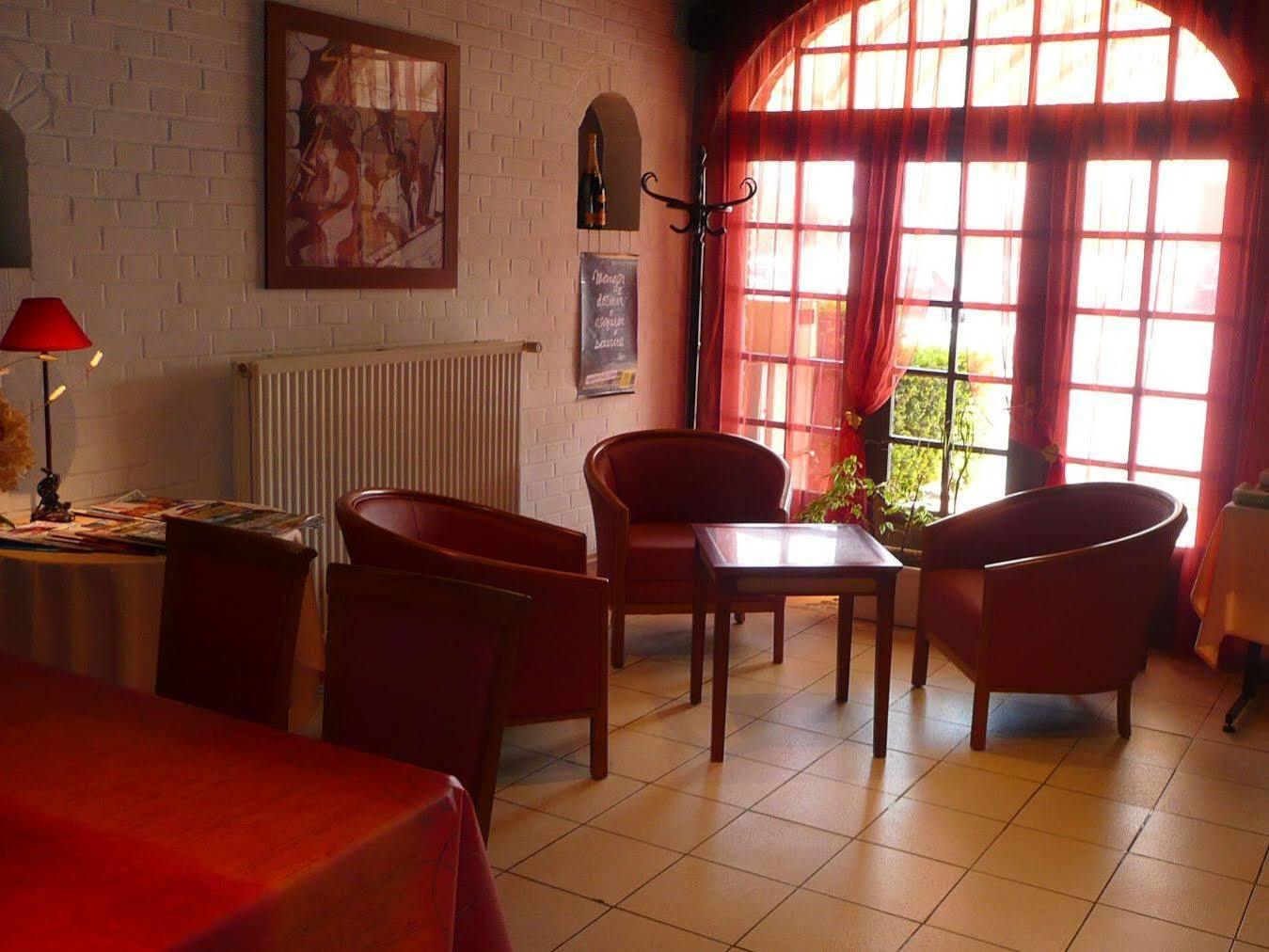Logis Hotel - Les Paturelles Avesnelles Экстерьер фото