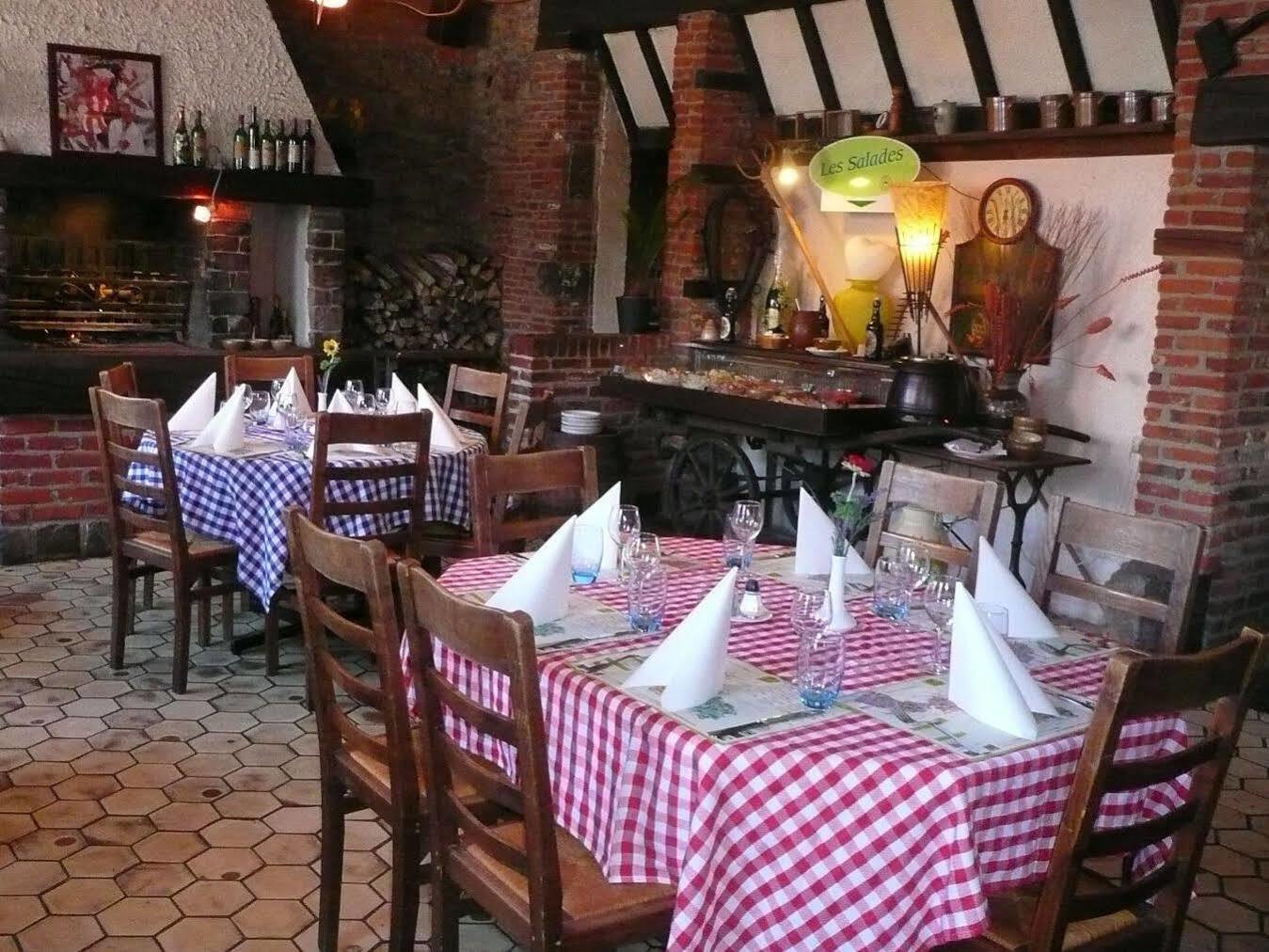 Logis Hotel - Les Paturelles Avesnelles Экстерьер фото