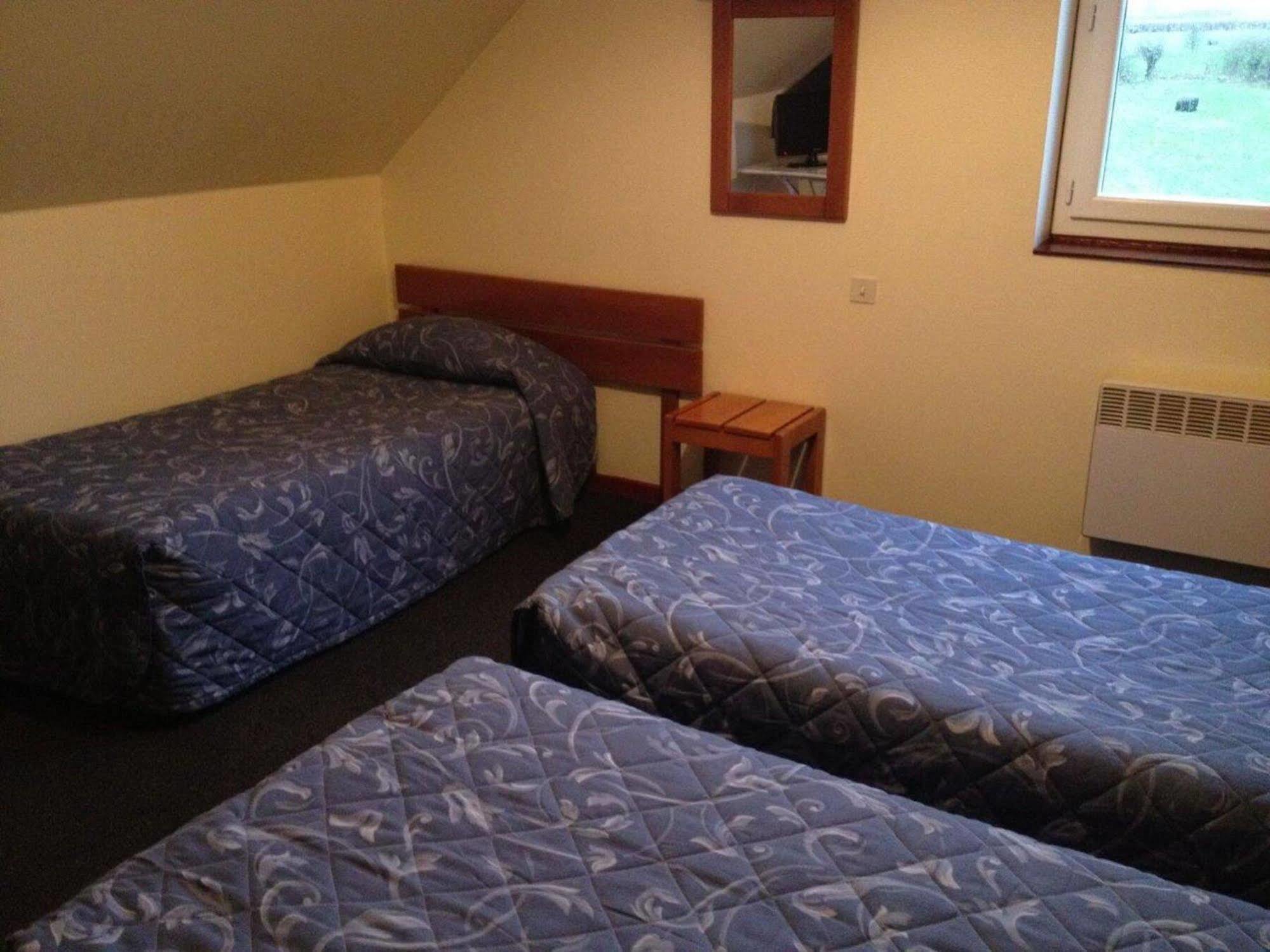 Logis Hotel - Les Paturelles Avesnelles Экстерьер фото