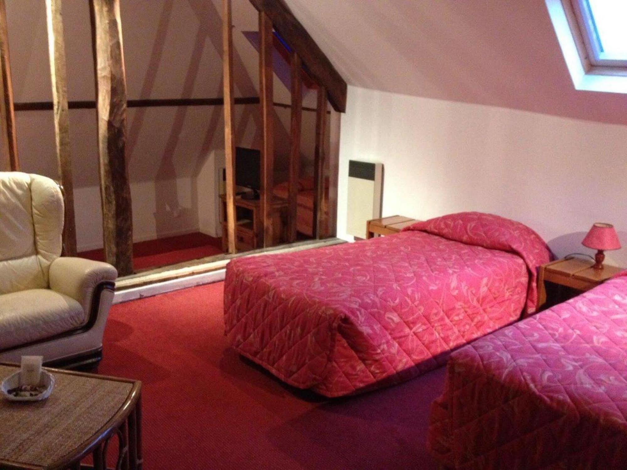 Logis Hotel - Les Paturelles Avesnelles Экстерьер фото